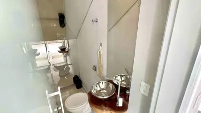 Casa - Sobrado Triplex com 5 quartos (sendo 5 suite(s)) a 1000,00 metros praia.