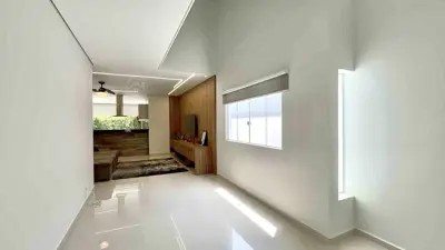 Casa - Sobrado Triplex com 5 quartos (sendo 5 suite(s)) a 1000,00 metros praia.