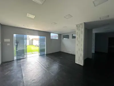 Casa - Térrea com 7 quartos (sendo 5 suite(s)) a 100,00 metros praia.