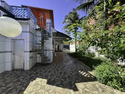 Casa - Térrea com 3 quartos (sendo 2 suite(s)) a 1000,00 metros praia.