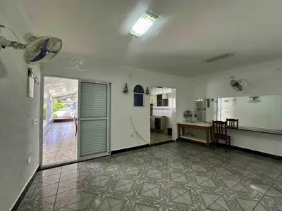 Casa - Térrea com 3 quartos (sendo 2 suite(s)) a 1000,00 metros praia.