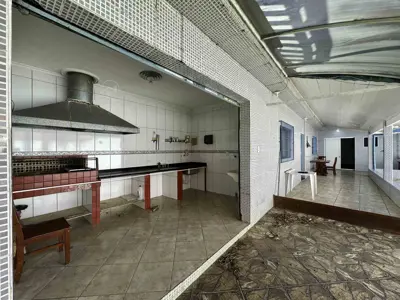 Casa - Térrea com 3 quartos (sendo 2 suite(s)) a 1000,00 metros praia.