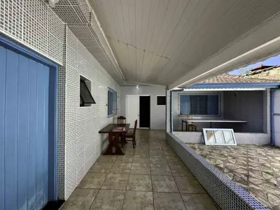 Casa - Térrea com 3 quartos (sendo 2 suite(s)) a 1000,00 metros praia.