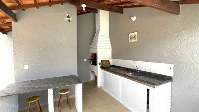 Casa - Mezanino com 4 dormitórios (sendo 1 suite(s)) a 600,00 metros praia.