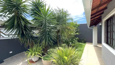 Casa - Mezanino com 4 dormitórios (sendo 1 suite(s)) a 600,00 metros praia.