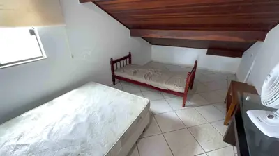 Casa - Mezanino com 4 dormitórios (sendo 1 suite(s)) a 600,00 metros praia.