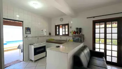 Casa - Mezanino com 4 dormitórios (sendo 1 suite(s)) a 600,00 metros praia.