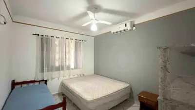 Casa - Mezanino com 4 dormitórios (sendo 1 suite(s)) a 600,00 metros praia.