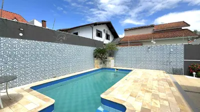 Casa - Mezanino com 4 dormitórios (sendo 1 suite(s)) a 600,00 metros praia.