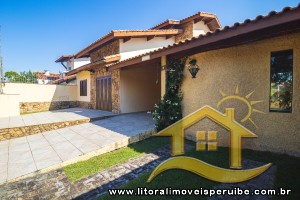 Casa - Térrea com 3 quartos (sendo 2 suite(s)) a 200,00 metros praia.