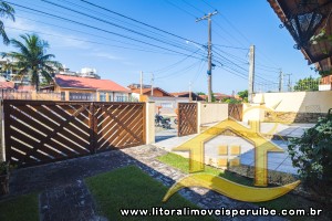 Casa - Térrea com 3 quartos (sendo 2 suite(s)) a 200,00 metros praia.