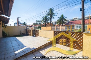 Casa - Térrea com 3 quartos (sendo 2 suite(s)) a 200,00 metros praia.