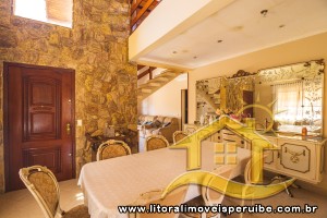 Casa - Térrea com 3 quartos (sendo 2 suite(s)) a 200,00 metros praia.