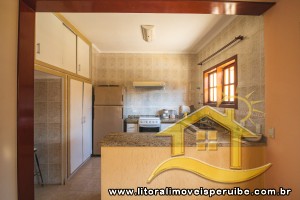 Casa - Térrea com 3 quartos (sendo 2 suite(s)) a 200,00 metros praia.