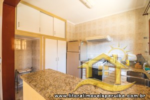 Casa - Térrea com 3 quartos (sendo 2 suite(s)) a 200,00 metros praia.