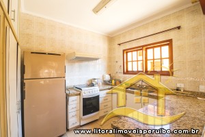 Casa - Térrea com 3 quartos (sendo 2 suite(s)) a 200,00 metros praia.
