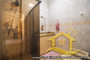 Casa - Térrea com 3 quartos (sendo 2 suite(s)) a 200,00 metros praia.