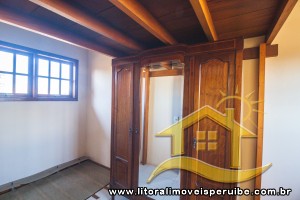 Casa - Térrea com 3 quartos (sendo 2 suite(s)) a 200,00 metros praia.