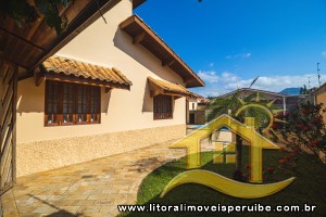 Casa - Térrea com 3 quartos (sendo 2 suite(s)) a 200,00 metros praia.