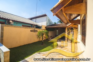 Casa - Térrea com 3 quartos (sendo 2 suite(s)) a 200,00 metros praia.
