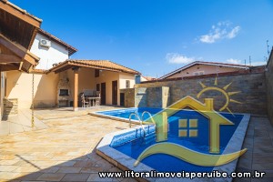Casa - Térrea com 3 quartos (sendo 2 suite(s)) a 200,00 metros praia.