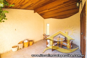Casa - Térrea com 3 quartos (sendo 2 suite(s)) a 200,00 metros praia.