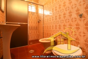 Casa - Térrea com piscina com 4 quartos (sendo 3 suite(s)) a 100,00 metros praia.