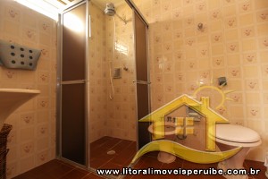 Casa - Térrea com piscina com 4 quartos (sendo 3 suite(s)) a 100,00 metros praia.