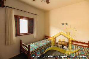 Casa - Térrea com piscina com 4 quartos (sendo 3 suite(s)) a 100,00 metros praia.