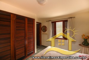 Casa - Térrea com piscina com 4 quartos (sendo 3 suite(s)) a 100,00 metros praia.