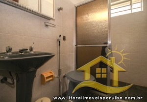 Casa - Térrea com piscina com 4 quartos (sendo 3 suite(s)) a 100,00 metros praia.