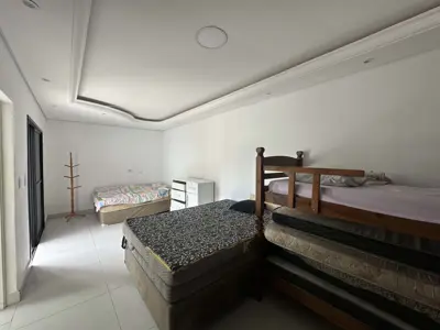 Casa - Térrea com 3 quartos (sendo 3 suite(s)) a 0,00 metros praia.