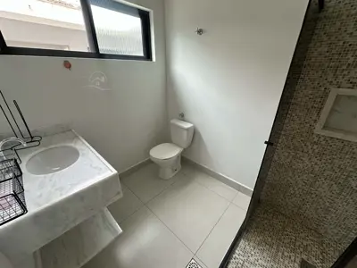 Casa - Térrea com 3 quartos (sendo 3 suite(s)) a 0,00 metros praia.