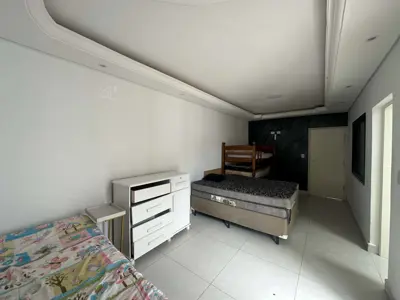 Casa - Térrea com 3 quartos (sendo 3 suite(s)) a 0,00 metros praia.