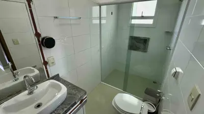 Casa - Sobrado com 4 quartos (sendo 4 suite(s)) a 1000,00 metros praia.