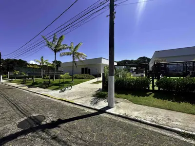 Casa - Sobrado com 4 quartos (sendo 4 suite(s)) a 1000,00 metros praia.