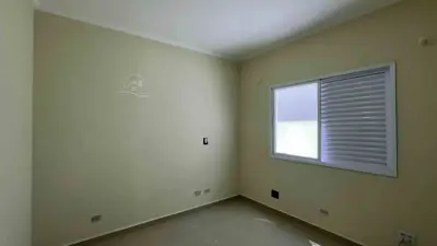 Casa - Sobrado com 4 quartos (sendo 4 suite(s)) a 1000,00 metros praia.
