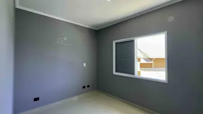 Casa - Sobrado com 4 quartos (sendo 4 suite(s)) a 1000,00 metros praia.