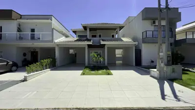 Casa - Sobrado com 4 quartos (sendo 4 suite(s)) a 1000,00 metros praia.