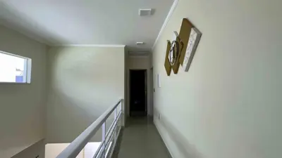 Casa - Sobrado com 4 quartos (sendo 4 suite(s)) a 1000,00 metros praia.