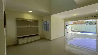 Casa - Sobrado com 4 quartos (sendo 4 suite(s)) a 1000,00 metros praia.