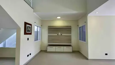 Casa - Sobrado com 4 quartos (sendo 4 suite(s)) a 1000,00 metros praia.