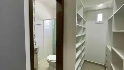 Casa - Sobrado com 4 quartos (sendo 4 suite(s)) a 1000,00 metros praia.