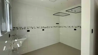 Casa - Sobrado com 4 quartos (sendo 4 suite(s)) a 1000,00 metros praia.