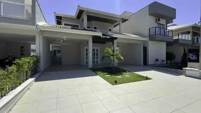 Casa - Sobrado com 4 quartos (sendo 4 suite(s)) a 1000,00 metros praia.