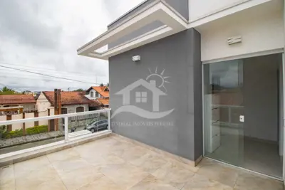 Casa - Sobrado com 4 dormitórios (sendo 4 suite(s)) a 200,00 metros praia.