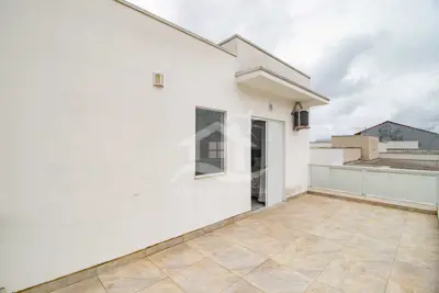 Casa - Sobrado com 4 dormitórios (sendo 4 suite(s)) a 200,00 metros praia.
