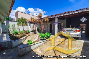 Casa - Térrea com 3 dormitórios (sendo 3 suite(s)) a 200,00 metros praia.