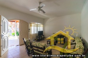 Casa - Térrea com 3 dormitórios (sendo 3 suite(s)) a 200,00 metros praia.