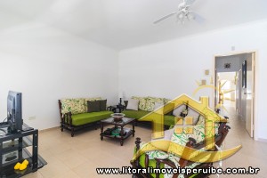 Casa - Térrea com 3 dormitórios (sendo 3 suite(s)) a 200,00 metros praia.